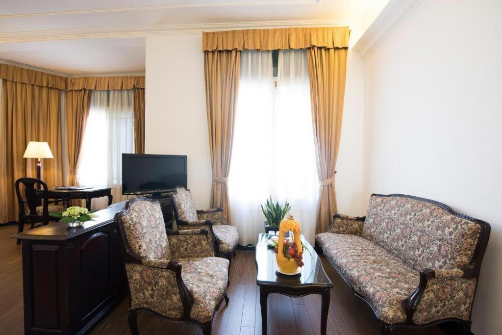 Hoa Binh Hotel Ханой Экстерьер фото