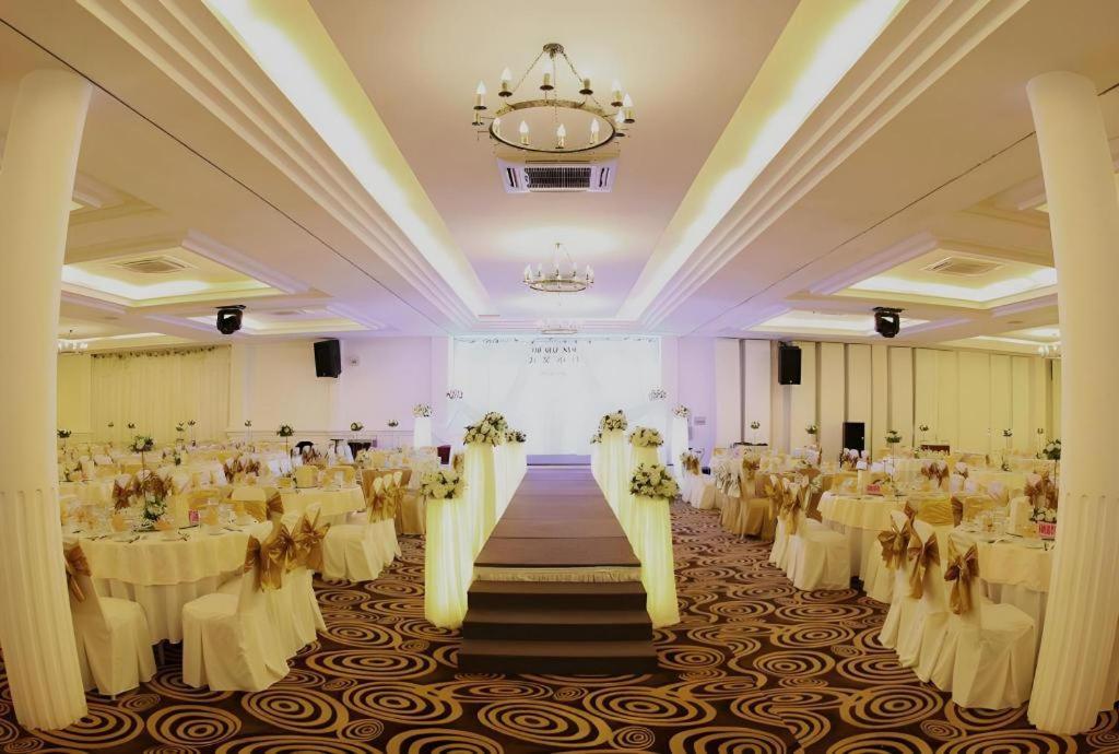 Hoa Binh Hotel Ханой Экстерьер фото